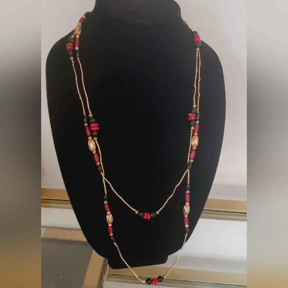 Multicolored 3 Strand Necklace.🌴